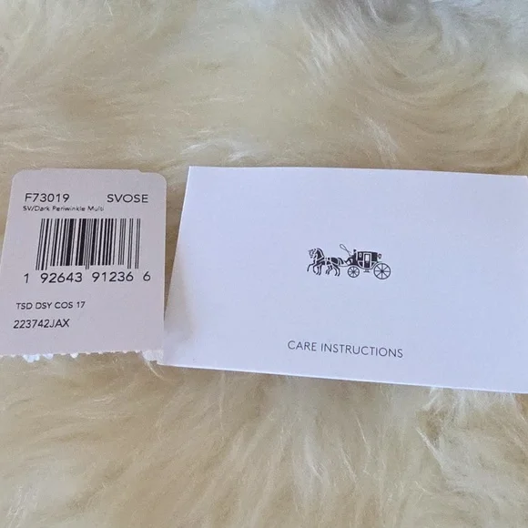 Adorable NWT Coach Tossed Daisy Dark Periwinkle Zippered Cosmetics Case 💙🌼🎁💚 - Picture 11 of 13